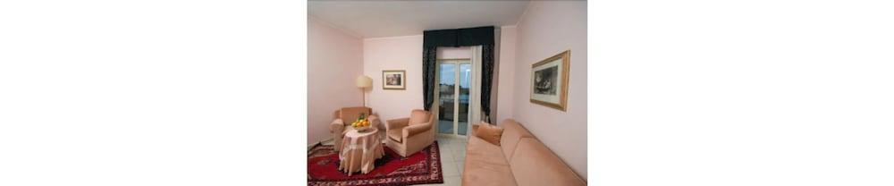 Wave Hotel Acireale Exterior photo