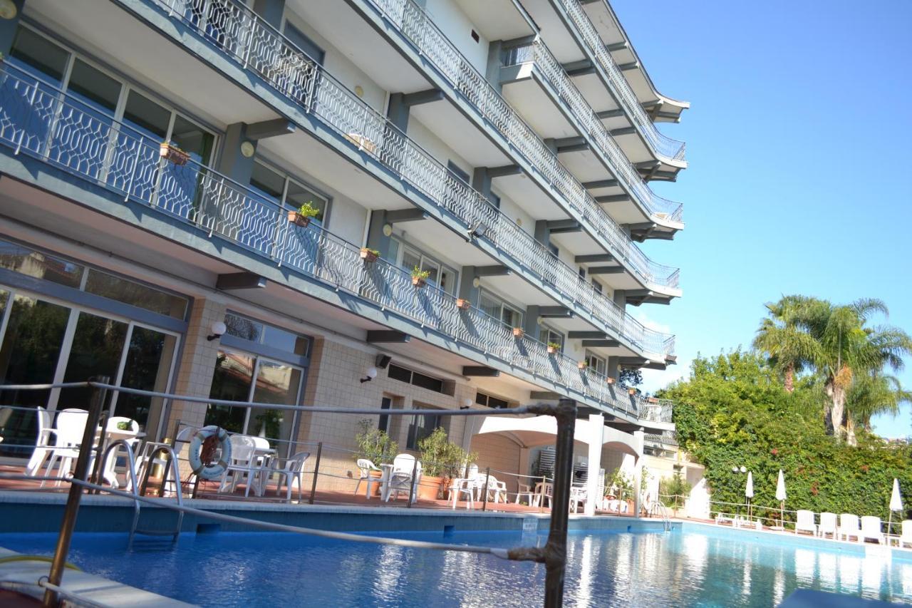 Wave Hotel Acireale Exterior photo